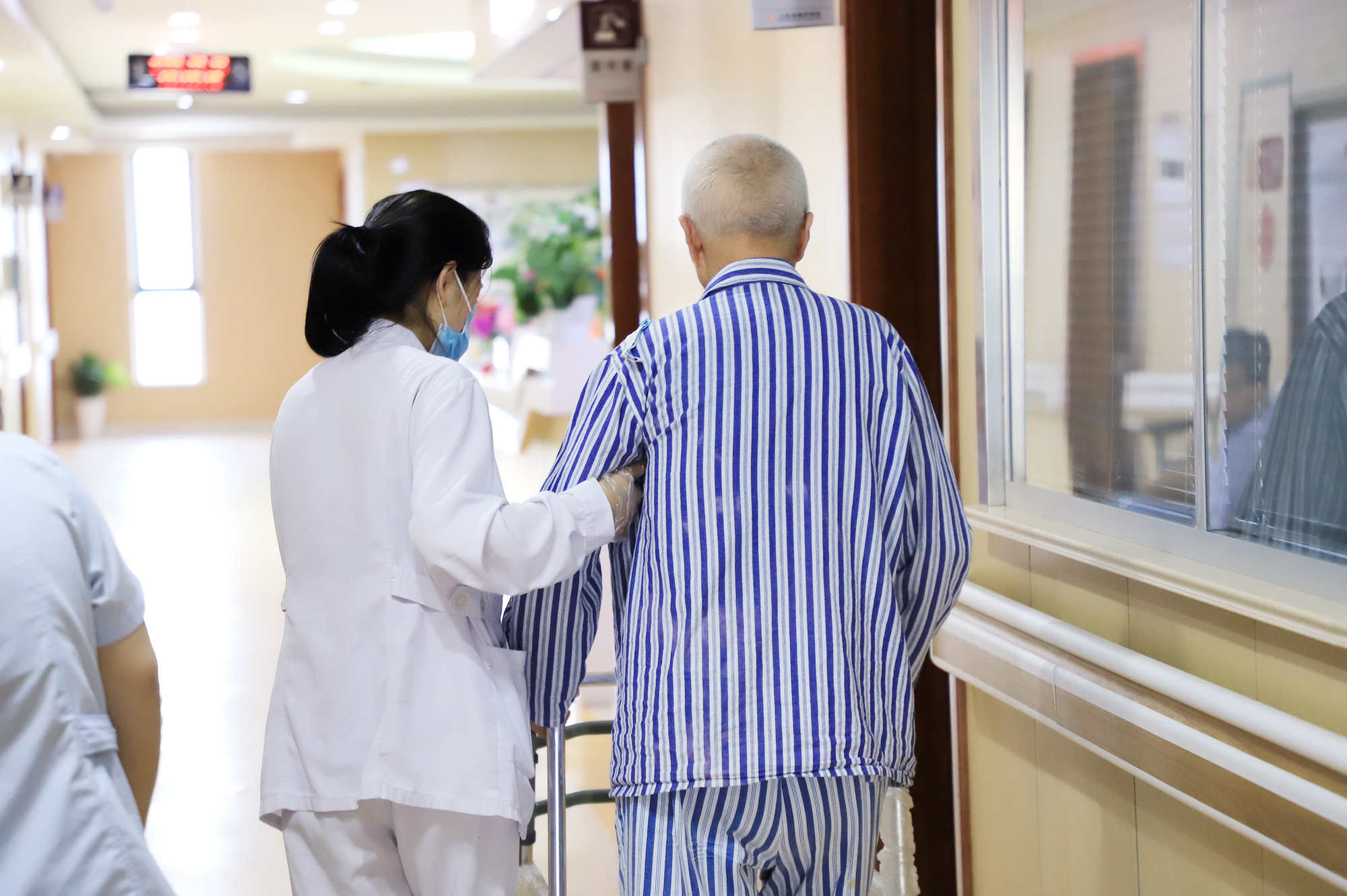 杭州康复中心 杭州金诚护理院：不仅仅有康复护理，更重视脑卒中老人的细心呵护