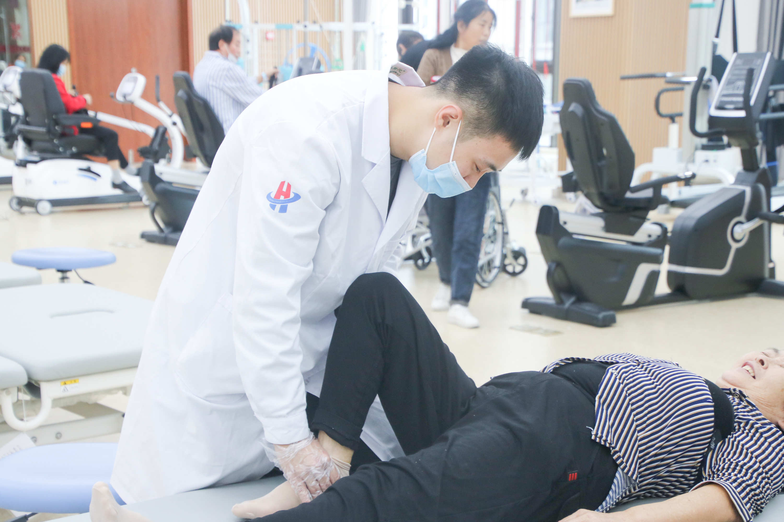 杭州金诚护理院“医康养护”新模式，守护脑卒中患者的健康和幸福