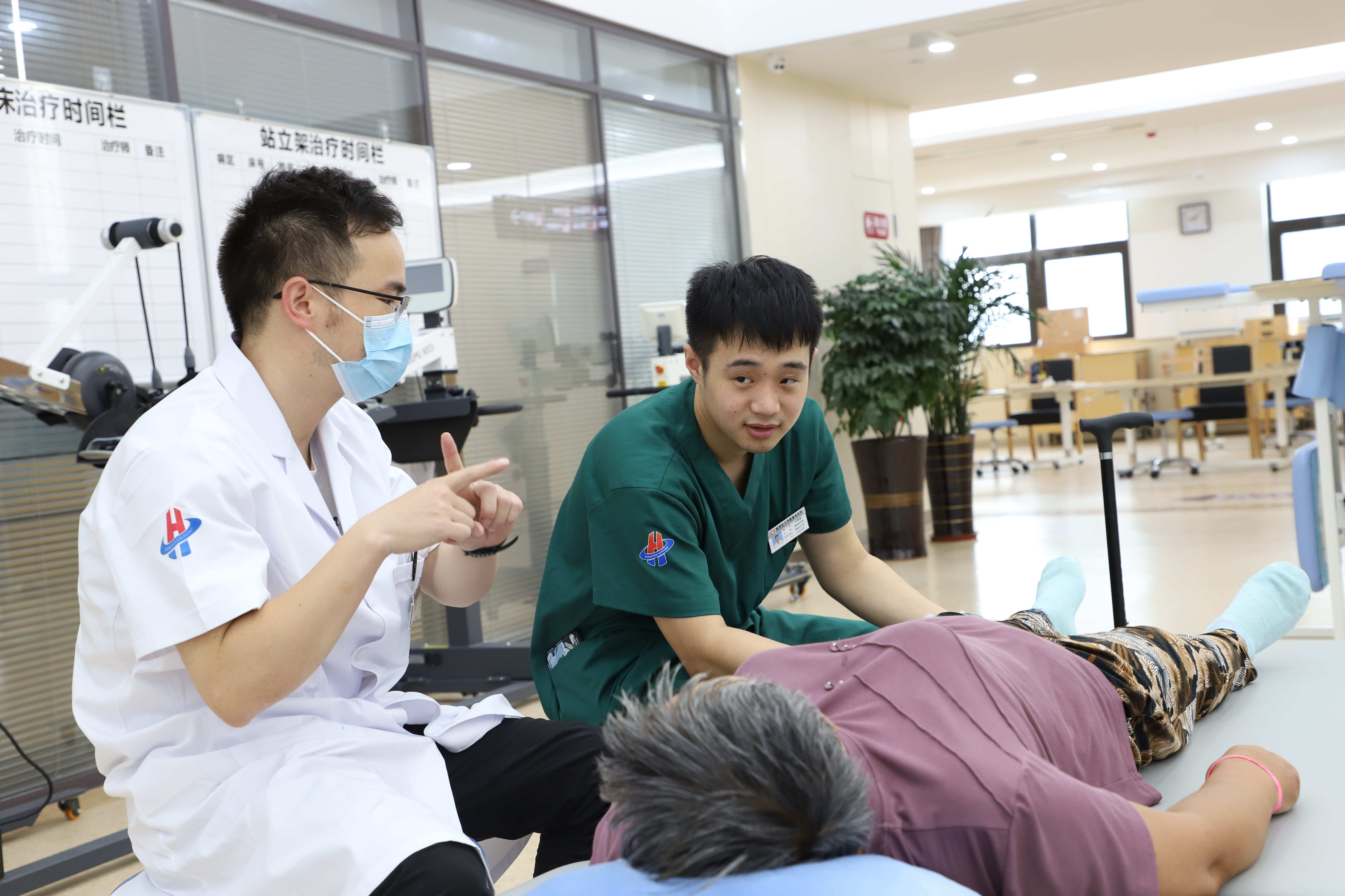 与爱同行，杭州金诚护理院用关爱与专业康复护理让失能老人安享晚年